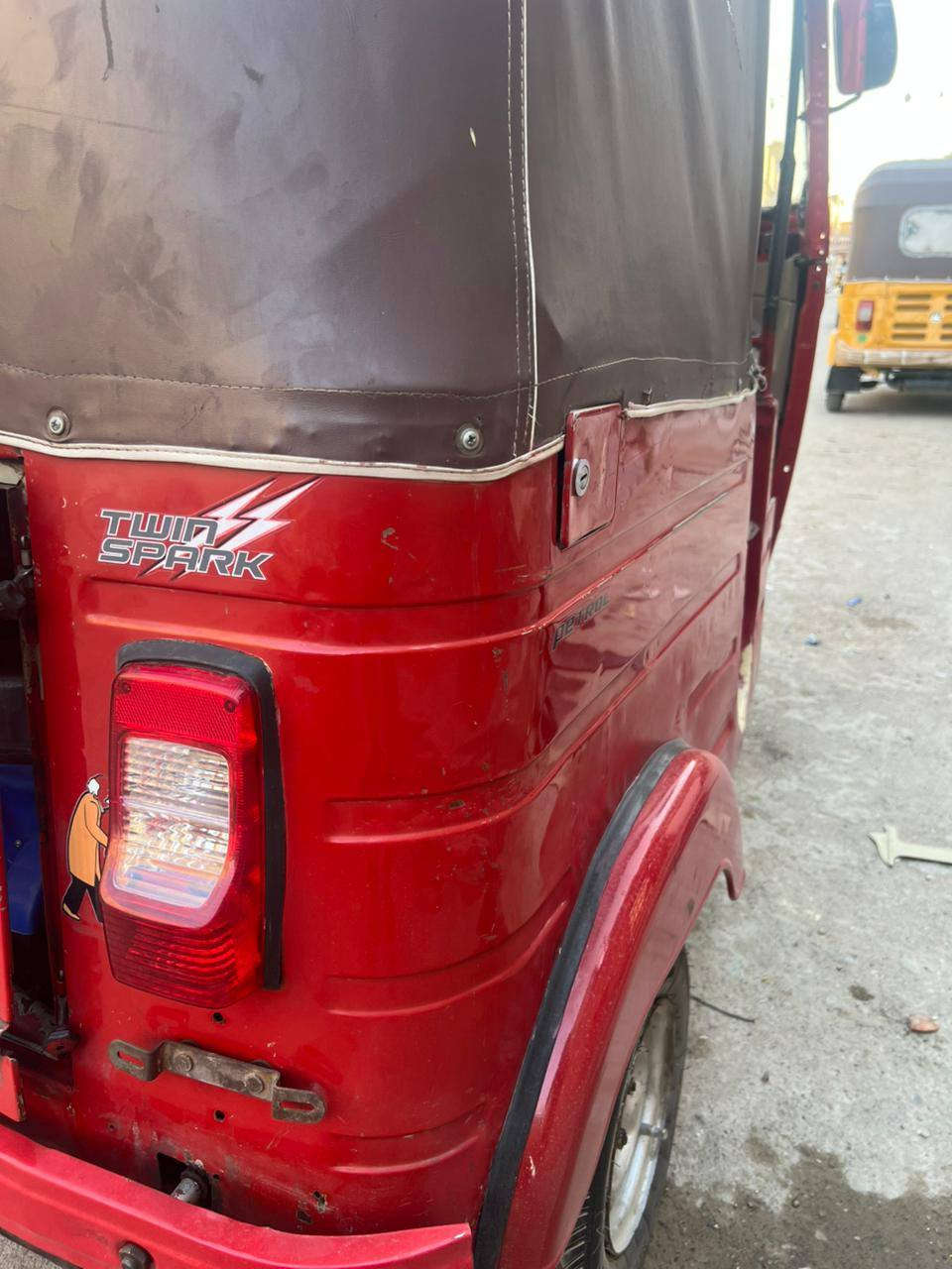 خوان 18 للبيع كل تفاصيل بالفيديو شوفه وخابرني وبخدمتك سعر تكتك 5 ملاين بغداد الشعب 
***********
