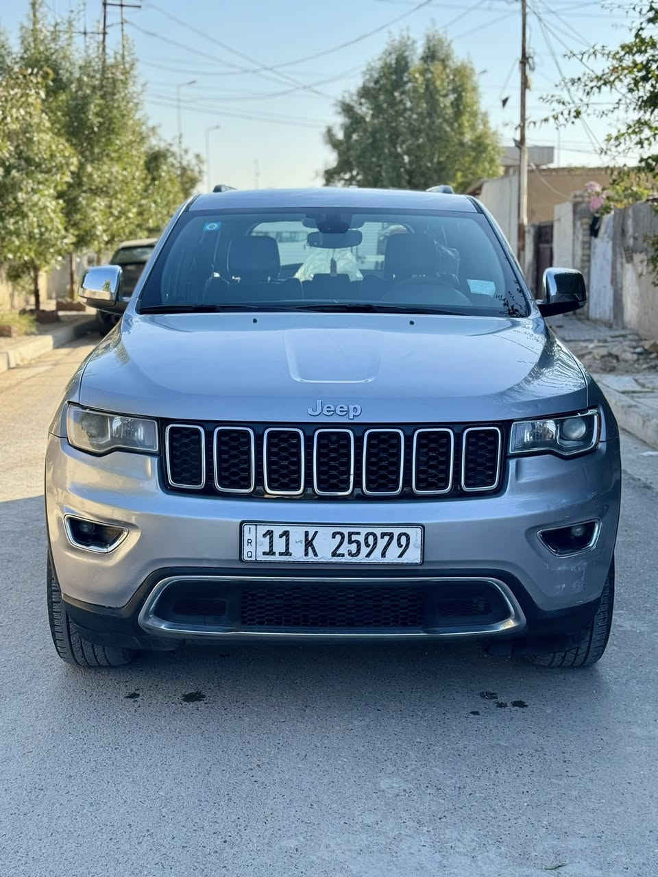 #_للبيع_او مراوس 🚘
————————  
جيب 2019 وارد امريكي  رقم بغداد بسمي
‏( Limited ) محرك ٦/٣٦٠٠ (4x4) 3 وضعيات
تبريد قطعتين كشنات جلد تدفئه تبريد كشنات حساسات امامي خلفي وجانبيه  رادارات  بصمه دخول. صندوق كهربائي شاشه كبيرة  خزن مقاعد وضعيات تشغيل عن بعد تعميم مرايه
________________________________
الضرر شطحي وبسيط وبدون ارباك صبغ قطعه وحدة وتبديل  باب وجاملغ قطع اصليه نفس اللون وصور الحادث موجودة والسونار هم موجود 
—————————————————————
#_السعر /195  ورقة💰و بي مجال
مكان السيارة : بغداد الكرخ 
#_للاستفسار / ☎️ ‭***********
