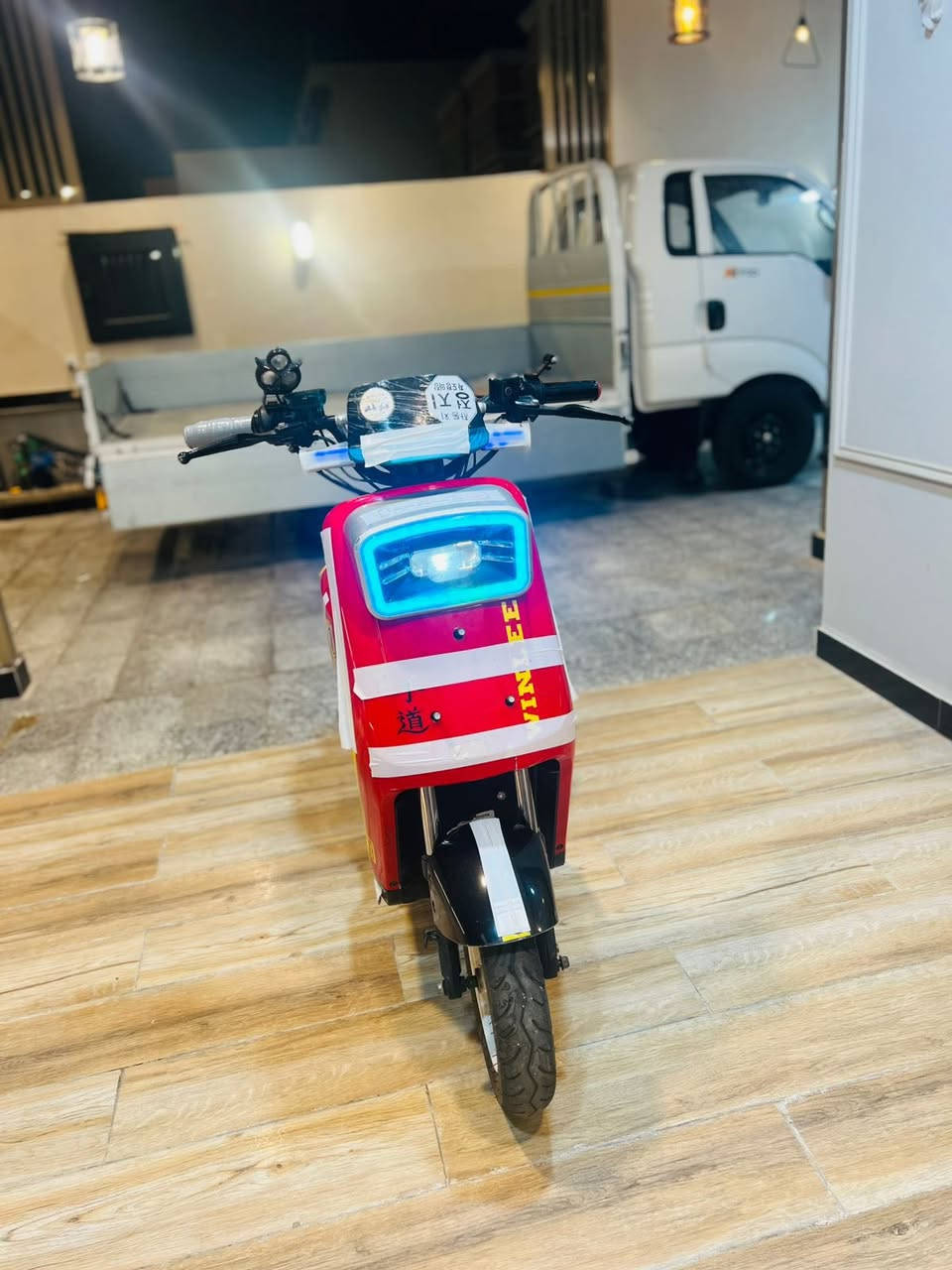 سلام عليكم دراجة شحن ار٧ دراجة نضيفة وتخبل ومبرمجة ومعدلة حلو ومرتب بطاريات جددد بعدهن بل جيس ول دراجة انضف وتخبل بيت او مراوس وي دراجة شحن سعر ٥٠٠ وبية مجال واتس ***********
