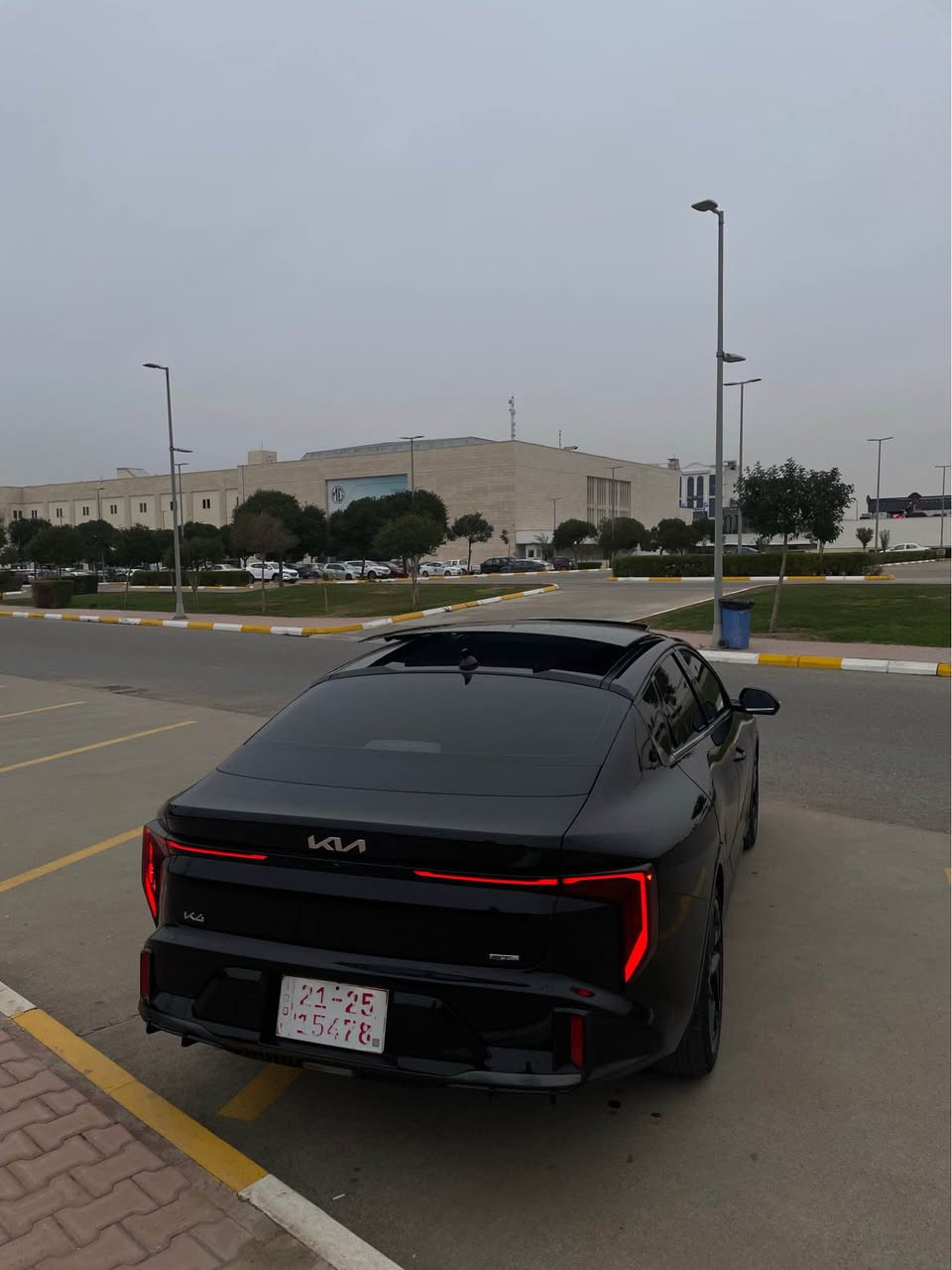 Kia k4 2025
جيتي لاين فول مواصفات
داخل احمر 
كشنات جلد تدفئه وتبريد+ستيرن
بنوراما 
رادارات خلفيه جانبيه توقف ذاتي 
كامره متحركه 
صندوق ذكي يفتح عندا الاقتراب 
مرايه جانبيه قلابه 
شاشه الاكترونا متصله 
لايت امامي خلفي لد مع 3عدسات 
بصمه ابواب دخول ذكي
ويل كروم حجم 19
شكو مواصفات بk4 موجوده بسياره  
محرك 2000دوش تنفس طبيعي 
السياره جاهزه بدون نواقص ع وضع الشركه 
ماشيه :2000 زيرو
حادث السياره جانبي جاملغ خلفي +نصف باب 
سعر السياره :185وبيه مجال للشراي 
واتساب :*********** أربيل, العراق
