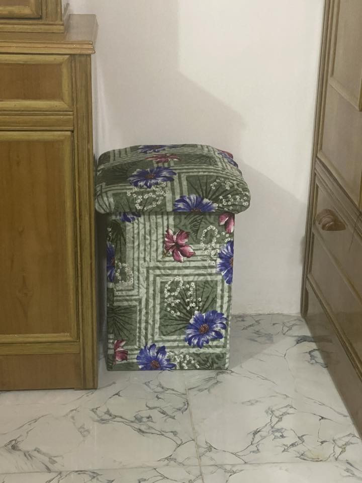 غرفه للبيع نجاره عراقي صاج متكونه من خمس قطع مكفوله اي خدش مابيها استعمال قليل جدا مشتريها بمليون ونص ابيعها بمليون و300وبيها مجال بسيط للاستفسار الاتصال علرقم ***********
