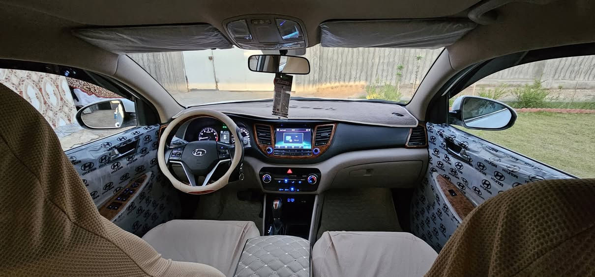 السلام عليكم توسان ١٧ للبيع
خليجي مكفوله 
ماشيه ١٠٢ الف 
سعره ١٩٣ وبيه مجال بسيط
مكانه بابل 
***********
