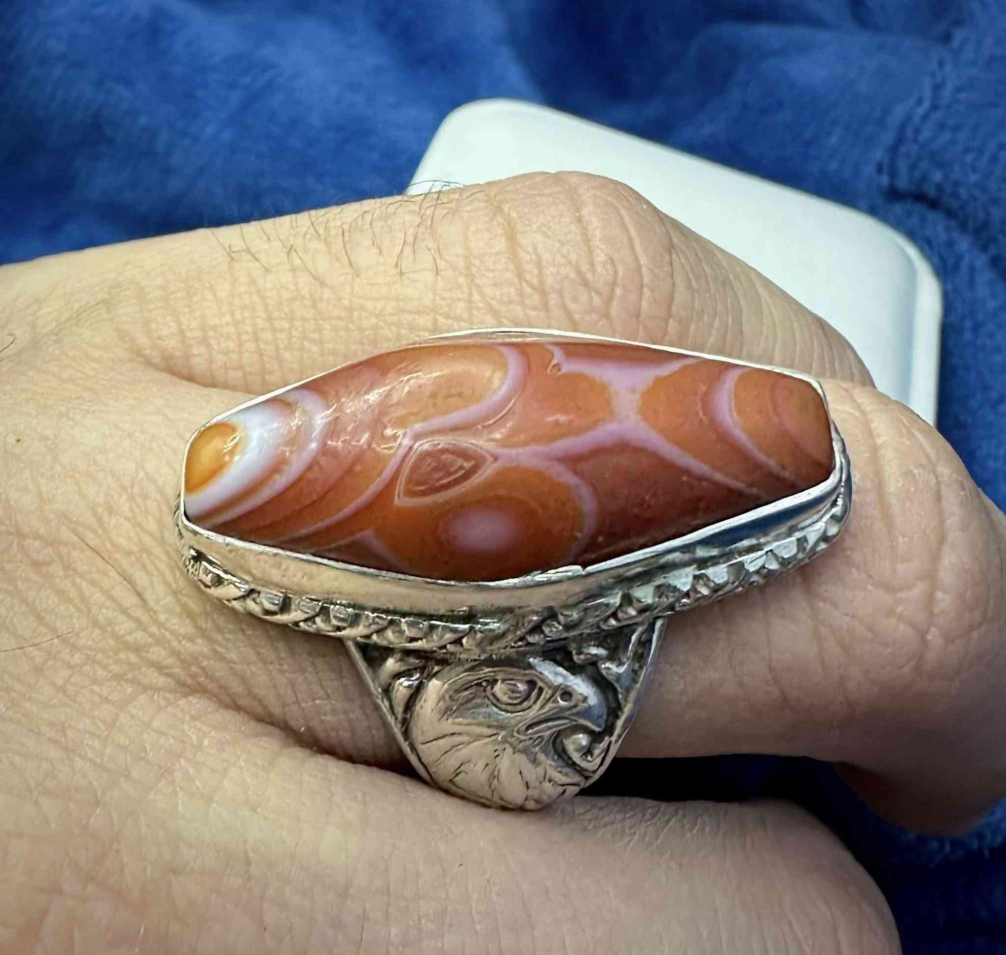 جزعة حمرة نوادر كصبة قديمة مشكولة خامه اصلية ذمة صياغة يدوية فضة عراقية السعر والاستفسار خاص يتوفر توصيل


**إذا كنت صاحب هذا الإعلان وتريد حذفه لأي سبب، رجاءا أرسل رسالة إلى الدعم الفني**