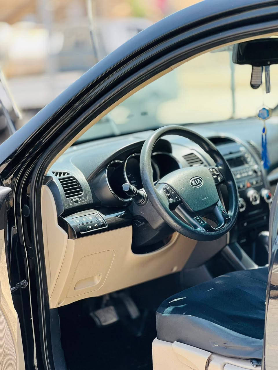 السلام عليكم

سورنتو موديل 11

امريكي مكفوله كفاله عامه ضررها بس شبر واحد بلجنطه هنا بلعراق

محرك 4/2400 دوش

5 راكب

2قطع تبريد
ماشية ١٦٠ 
مكانهة كربلاء طويريج  

السياره خير من الله ونضيفه بشكل
للاستفسار ***********
