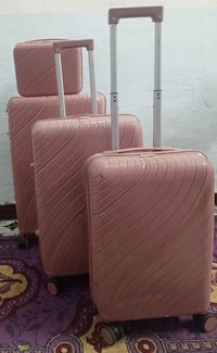 جنط سفر للبيع جدد غير مستعملات عددهن 4 السعر 100 ألف وبيه مجال قليل ال...