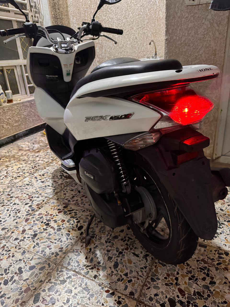 سلام عليكم PCX جيل اول ياباني ☑️
كفاله عامه كفر ومكينه بلادي  
مكينه 150 ☑️ 
حساس ستان ☑️ 
حساس ازدحام ☑️ 
وابيعلك من باب البيت وانطيك ضمان بل مكينه بعد سنه اذا كلولك مفتوحه ترجعهة عليه السعر1550وبيه مجال مكاني الامين الثانيه رقمي***********
