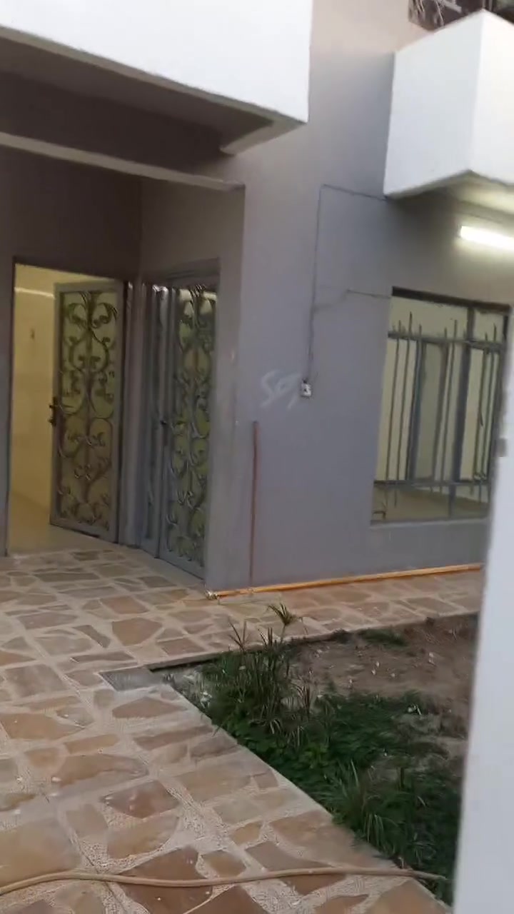 🏠 بيت للإيجار – طابق ارضي _حي البلديات 

📏 المساحة: 220 متر مربع

🔹 المواصفات:

غرفتا نوم

هول

استقبال

مطبخ

صحيات

كراج

حديقة صغيرة

📞 للاستفسار:
*********** / ***********

#بيع #شراء #ايجار #بيت #ارض

📣 عندك بيت للبيع أو للإيجار؟
إذا تمتلك عقار وتحب ننشره على صفحتنا، ابعث التفاصيل والصور على الخاص وسننشره لك بصياغة مرتّبة وجاهزة.
