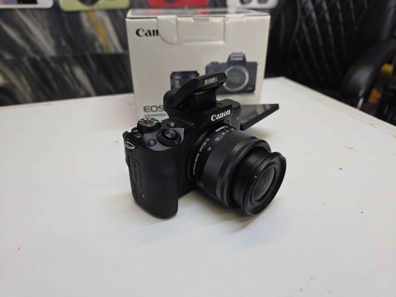 كانون M50 Mark II  مع عدسه بلاديه 
15 45 اوتو فوكس سريع بدون نويز STM 
تتميز بمستشعر APS-C بدقة 24.1 ميجابكسل، معالج DIGIC 8، وتسجيل فيديو بدقة 4K تدعم الكاميرا ميزة البث المباشر والتركيز التلقائي للعين معالج الصور: DIGIC 8 .تدعم تسجيل الفيديو الرأسي لشبكات التواصل الاجتماعي الريلز مع تتبع دقيق للعين والوجه .الشاشة: شاشة LCD تعمل باللمس قابلة للتحريك بالكامل الاتصال: مدمج بتقنية Wi-Fi و Bluetooth لنقل الصور لاسلكياً   والبث المباشر على YouTube EOS 
       ✨️✨️السعر 680 الف ✨️✨️ بغداد, العراق


**إذا كنت صاحب هذا الإعلان وتريد حذفه لأي سبب، رجاءا أرسل رسالة إلى الدعم الفني**