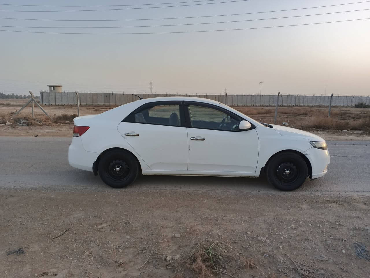 سلام عليكم
KIA سيراتو للبيع 

موديل 2013

رقم بغداد

السيارة بيه تخم تاير جديد 

وحدادياتها كامله من صدر امامي +خلفي

المحرك و كير جدد و نضيفات 

محرك 1600
السيارة نصبتها و ترايها يخبل 

ملاحظة السيارة بيها صبغ اثر تكشير مو ضربه مكفوله من الضربه 

الاتصال .‏‪***********

السعر 93 وبيها مجال
