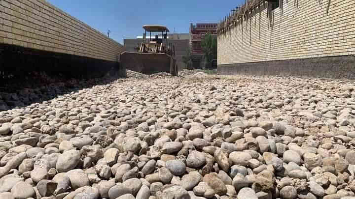 عرض تسليم 🔑🔑 مفتاح(550 ) الف للمتر ذرعه سقوف تحطيم السعار  بناء الهيكل عضم سعر المتر (350 )الف طابوق جمهوري بناء هيكل بلوك سعر المتر (300)الف بناء بيت 🔑 بلوك تسليم مفتاح سعر المتر(450)الف
يعلن #مكتب ابو محمد للعقارات__ للبناء _الحديث _والديكور عن العمل بنقد 
 

مواصفات البناء

🏡 تنظيف الارض بصورة جيدة بأزالة  30سم من التربة وفرش طبقة من الجلمود ويحدل بصورة جيدة بحادلة ستيل رجاج مع فرش طبقة من السبيس يحدل بشكل منفصل بحادلة مطاطية 20طن
🏡 رش الارض بالمبيد الحشري الامريكي مع  مكافحه للارض مع طبقة نايلون زراعي
🏡تاسيش شبكة مجاري 4انج الامل الشريف المصري المسلح الاصلي ثلاث طبقات مع مراعاة الابعاد الهندسية
🏡تسليح الجسور والشبكات الداخلية للرفت بالحديد الاوكرانى او (FF) عراقي وحسب الاقطار 25*25
🏡صب الرفت بالسمنت المقاوم للاملاح  خلطة ( C35)
🏡بناء الطابق الاول بالطابوق الجمهوري عراقي او الاحمر ( اسو)  ارتفاع20-3 م
🏡تاسيس شبكة كهرباء  اردني درجة اولى للسقوف والجدران بخارطة حديثة وشبكة سبورت لايت مع نقاط انارة الديكور جبسن بورد حسب التصاميم الحديثة 
🏡تسليح السقف الاول بالحديد الاوكراني او ff وحسب الاقطار 12ملم 16ملم  وصب السقف خلطة ( C 35)
🏡اطار فريم حديد للشبابيك جنل
🏡تجهيز وعمل شتايكر للسقف مع فلين 3سم ونايلون وبمواصفات درجة اولى
🏡اعمال لبخ للستائر والبيتونة والمناور مع النثر
🏡القيام بعمل البياض للجدران الداخلية درجة اولى
🏡 تغليف جدران الحمامات والمطابخ بالسيراميك  درجة اولى 
🏡تاسيس منظومة كامرات 
🏡تاسيس شبكة ماء نوع تركي بي بي ار مسلح درجة اولى
🏡محجر السلالم  المنيوم حسب رغبة صاحب الدار درجة اولى
🏡تغليف الارضيات بورسلين 
🏡ابواب داخلية صاج وجهين درجة اولى او ابواب تركية  ( HDF) حسب الاتفاق
🏡باب لمدخل الصالة قاصة درجة اولى تركي 
🏡شبابيك المنيوم او (PVC) درجة اولى مع كتائب حديد
🏡صبغ الواجهة حسب اللون المختار من قبل صاحب الدارنوع * 
🏡تجهيز وتركيب كهربائيات مع الانارة درجة اولى
🏡تجهيز وتركيب خزان ماء سعه 1000لتر مع سخان الطحان الاصلي 120لتر
🏡باب سياج خارجي حديد درجة اولى 
🏡تجهيز وتركيب مضخة ماء درجة اولى
🏡تجهيز وتركيب حمام غربي ومغاسل من نوع تركي 
🏡تغليف وحسب التصميم المتفق علية 
🏡تركيب حسب الطلب  للسلم وحسب الون المختار من قبل صاحب الدار 
🏡تاسيس منظومة ستلايت والانترنت
🏡تاسيس منضومة غاز للطباخ داخل السياج
🏡تاسيس بوري 4انج لمرشحة الطباخ الداخلي

ملاحظه.... 
العمل داخل منطقه كميره الفحامه جلاعطه ابو دالي حجي جاسم بستان الكبيسي  حي الجزيرة  شارع سيد محمد  شارع الملعب 

المساحات المشمولة بالعرض (100)متر واكثر
جميع العروض يتم تقييدها بالعقد 

للاستفسار 
ويساب ***********
اتصال ***********
