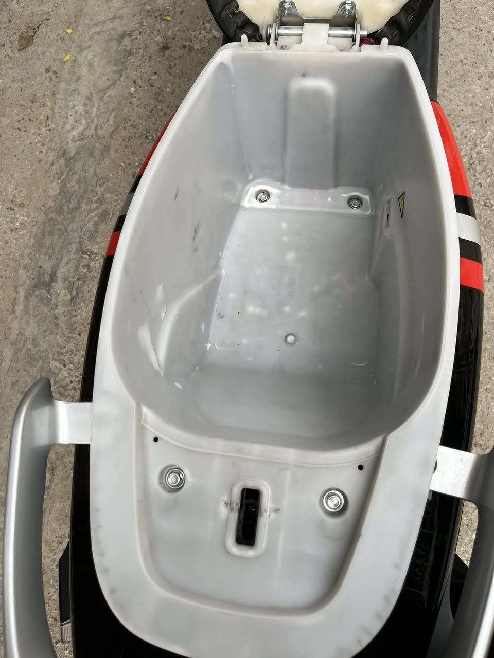 دراجة شحن ريان  للبيع
الدراجة نضيفة صار 7اشهر من اشتريتها استعمال قليل 
البطاريات لبارحة بدلتهن جديدات اصلية من الشركة 
المواصفات 
6بطاريات 12v
الملف 1200w
بيهة 3 نمر سرعة حقيقية 60
بريكات خلفي امامي هايدروليك دسك بريك
شاشة نضام دجتل تقرأ السرعة والمسافة واي عطل يصير بلدراجة تعرضه
نضام Rرجوع للخلف 
دبل امامي دهن دبل خلفي غاز
الشحنة الوحدة تمشيك 50كيلو متر 
تجي وياهة الشاحنة مالتهة الاصلية وسويجين وبصميتن
المكان بغداد الحرية


**إذا كنت صاحب هذا الإعلان وتريد حذفه لأي سبب، رجاءا أرسل رسالة إلى الدعم الفني**