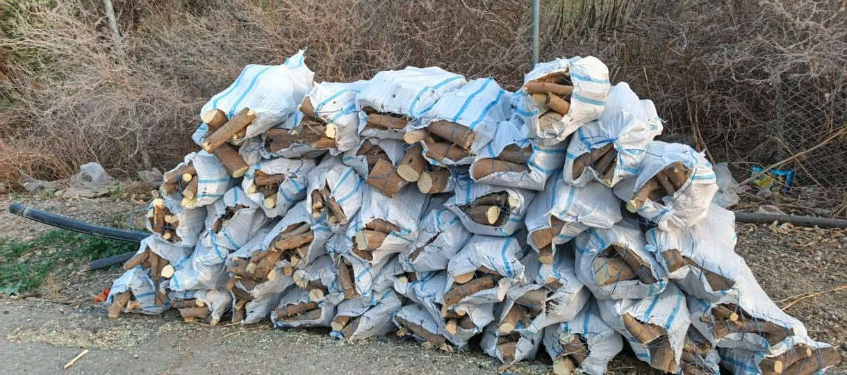 حطب مكانه هيت الانبار 
يوجد توصيل 
الشراي يعلق تم يصلك سعرهن 
رقم صاحبهن ***********
