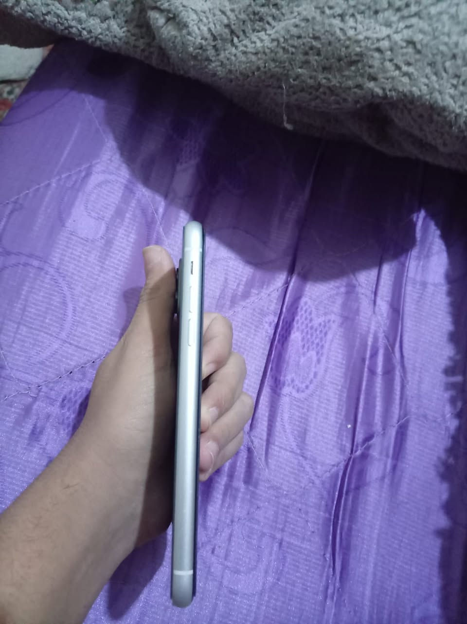 سلام عليكم عدي ايفون XRكلش نضيف ذاكره 64امبدل بس بطاريه كلشي شغل فيس ايدي شغل شاشه مابدله تقره اتلث خيارات عدك بس مشكله زغير بس الضهر ماله مكسر او مخليله لزكه مال 13 سعر  175 بي مجال بصيط عنوانه بغداد مدينه الصدر رقمي واتساب ***********
