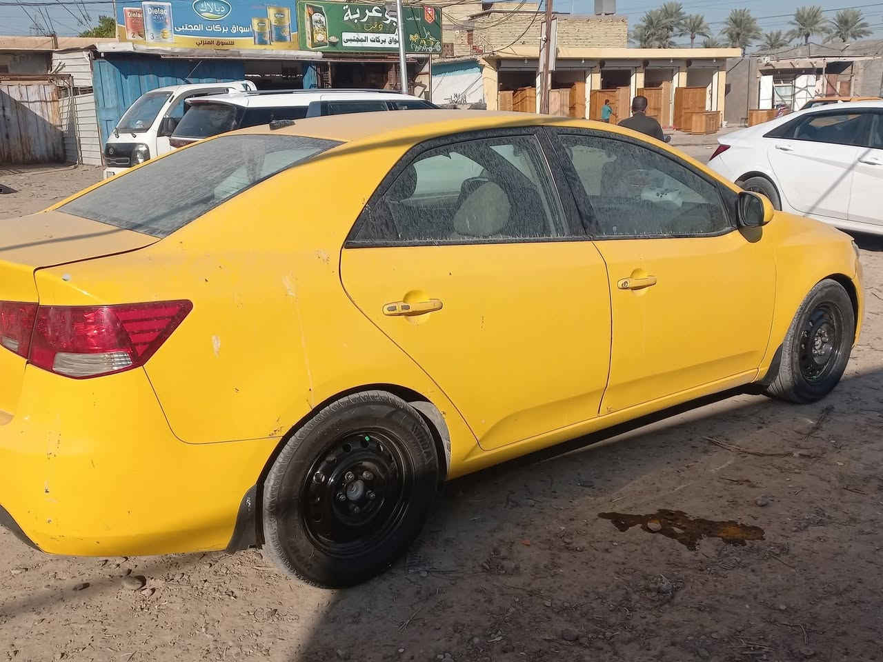 سلام عليكم سياره فورتي موديل 2011 كير ومكينه بيها خيط تبخير 
 وتبريد كفاله رقم ديالى باسمي تحويل مباشر +منضومه غاز السياره مابيهه اي نقص كبل للشارع تخم تاير جديد مكاني بغداد وارد امريكي مكينه 2000 حادثهه جاملغ ايسر مبدل وشويه من البنيد مصلح نفسه وهنا بالعراق طخه بسيطه جوه القبق مال بانزين رقم الهاتف / ***********   سعرهه 75وبيهه مجال كلش بسيط
