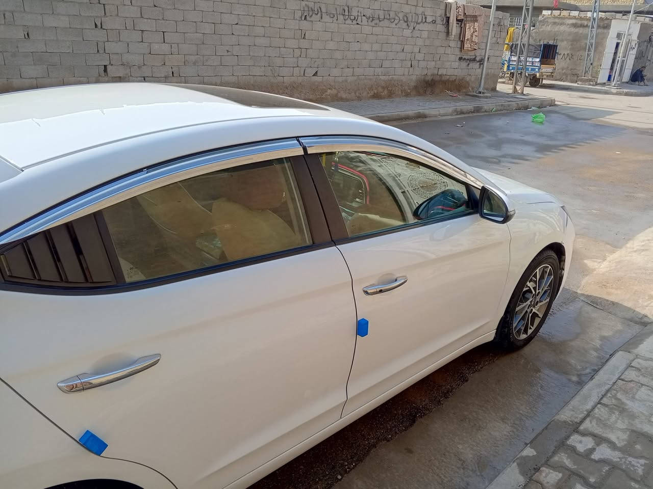 السلام عليكم الانتره 19خليجي شكل العشرين فول مواصفات تدفئه وتبريد ثلاث قطع فتحه سقف بصمه ثلاثه انظمه قياده كير محرك مكفول بيه مواصفات اهواي سياره حلوه حداديه صار اسبوعين من أمسويه بيه جاملغ الأيمن صبغ وشبر من البنيد والسونار موجود اعنواني  كوت السفحه الاولى***********بي واتساب
