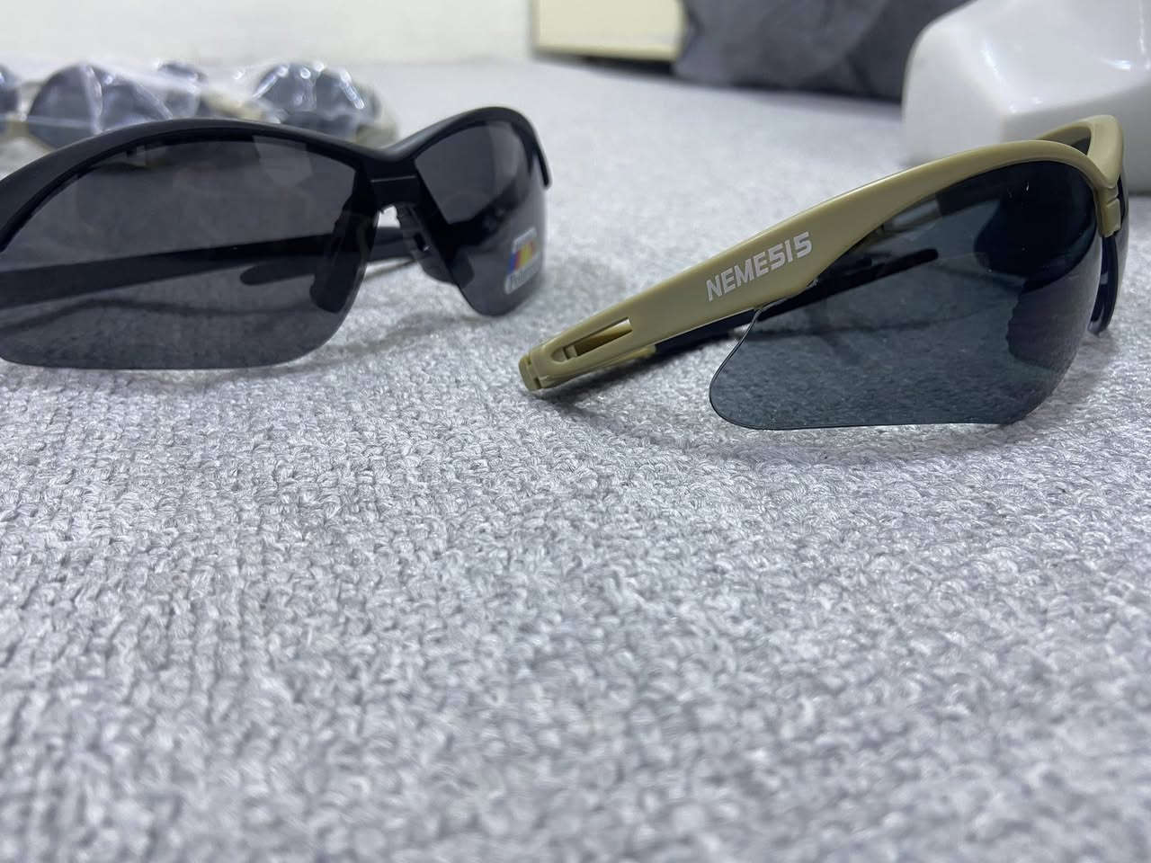 هذن المناظر متوفرات باللون الخاكي واللون الأسود. النظارات السودة ميزتها بولارايزد (Polarized)، والخاكي عاديات. المتوفر منهم كلش قليل، بس 4 قطع سودة و4 قطع خاكي.
 سعر القطعة: 5 آلاف
 سعر القطعتين: 8 آلاف
يوجد توصيل لكل المحافظات.
كلش أشكر الأدمن


**إذا كنت صاحب هذا الإعلان وتريد حذفه لأي سبب، رجاءا أرسل رسالة إلى الدعم الفني**