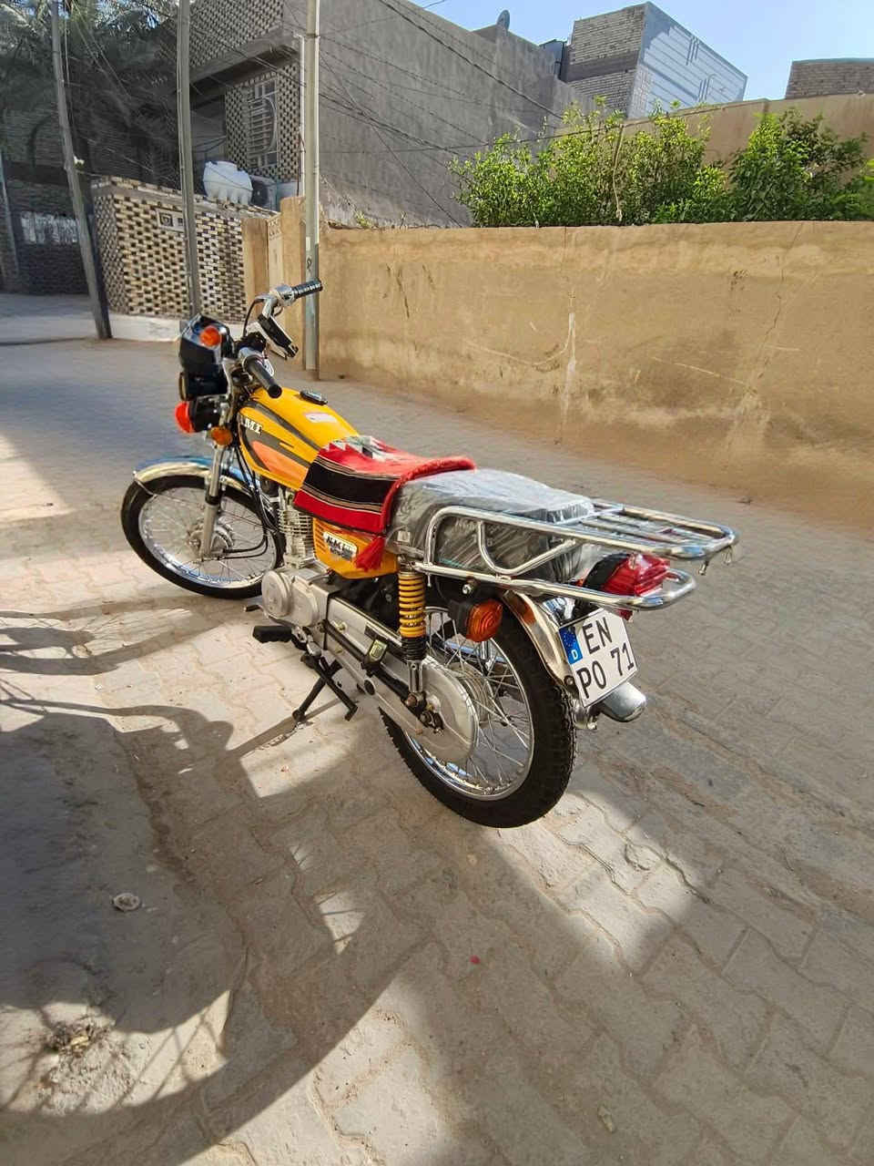 سلام عليكم دراجه اربع كير للبيع اصولي ثاني يوم اداوره بسمك شاصي 2013 ارشه مكينه نامه مدله ولفات مره دراجه شلعه ومعدل كهربائيات شغاله كله فصله بيه هم شراي يجي خاص [ نجف_كوفه _حي متنبي] الرقم: *********** سعره 850 وبيه مجال
