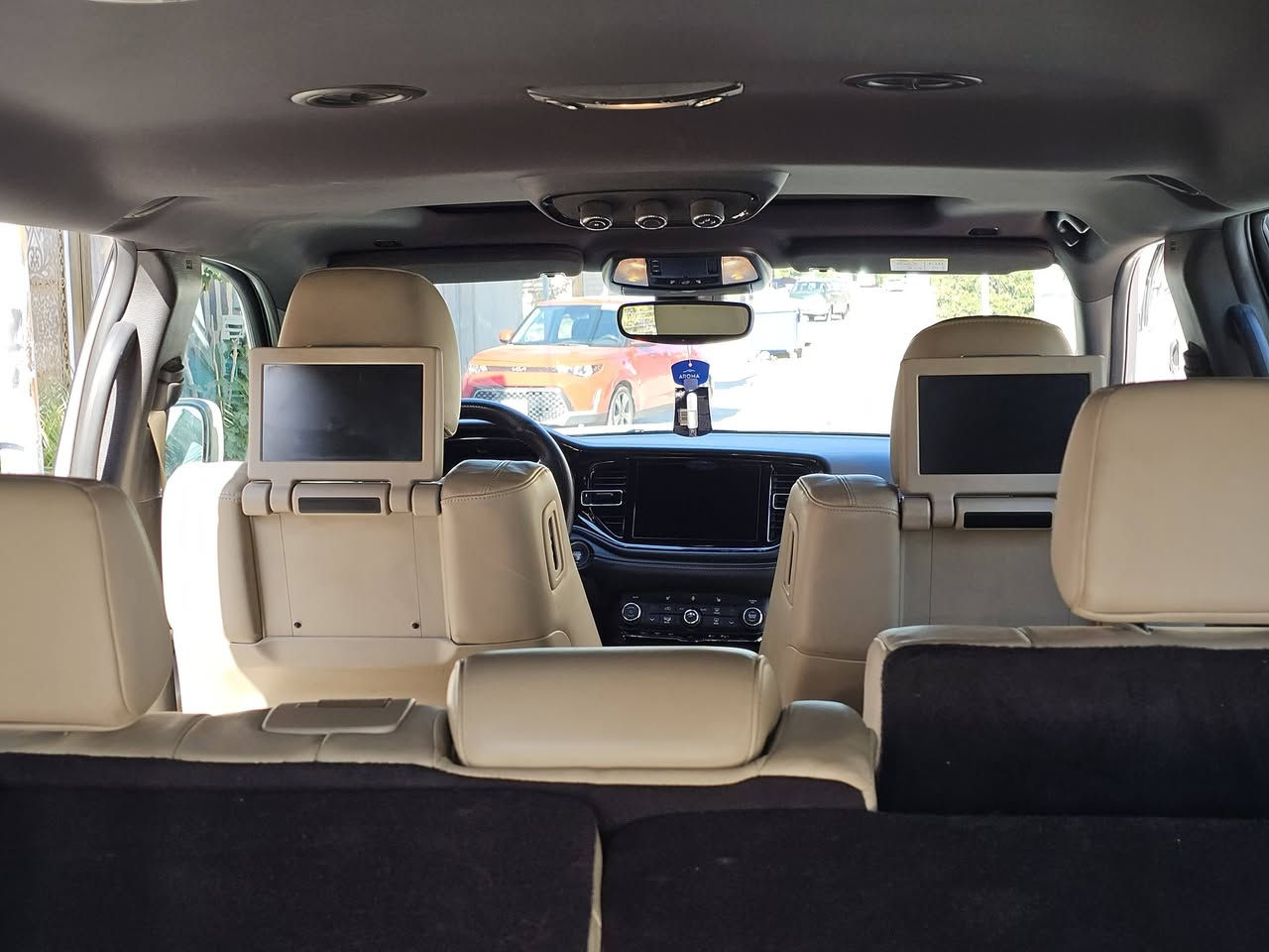 دورنكو خليجي GT 
السيارة مكفولة كفالة عامة 
( بدون ضرر ) 
الرقم : مرقم أربيل

المواصفات :

▪️دوج دورانكو لون ابيض
▪️الموديل 2021
▪️المحرك : . 3.6L . V6 (ستة سلندر)
▪️العداد : 65الف
▪️حجم الويل : ويل كب حجم 20
▪️بصمات للابواب عدد 2 مع بصمة جنطة وبصمة تشغيل وتشغيل عن بعد
▪️لايتات زينون عالي وناصي مع حاجب LED مع كشافات دعامية زينون
▪️فتحة سقف ( سلايد روف )
▪️حساسات خلفية اصل
▪️كامرة خلفية دوارة اصل
▪️شاشة الدشبول كبيرة للتحكم بايعازات السيارات
▪️تحكم فول كهرباء لكرسي السائق والراكب
▪️غرفة السيارة جلد بيجي اصل
▪️تبريد و تدفئة لكشنات المقدمة
▪️گير شفتر بالستيرن للتحكم بالگير العادي
▪️سستم صوت
▪️اشاير بلمرايا الجانبية 
▪️يدات الابواب نيكل
▪️تحكم ستيرن جهتين بلوتوث وحاكية وكروس سرعة وتحكم صوت 
▪️منافذ USB امامي وخلفي
▪️نظام ABS مانع انزلاق
▪️السيارة وكالة هارم جديدة وبوضع الشركة
 
 ال💎ــسعـر 🟥 :: اتصل عل رقم 

رقم صاحب ســـيـارة :: ***********
