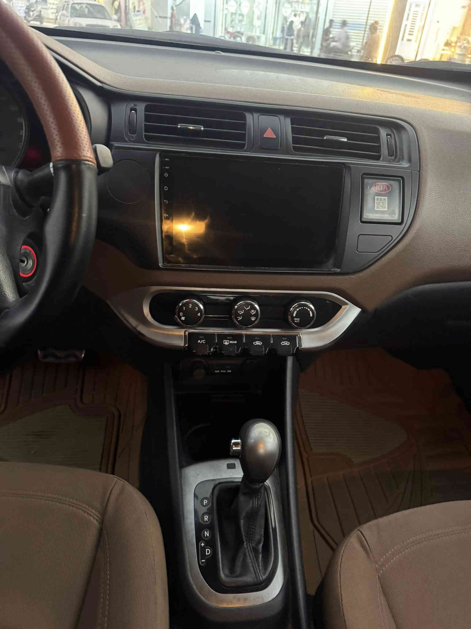 السلام عليكم 
كيا ريو  خليجي 14   1/1
كارتون ماشيه 100 كم
ممينه 1600 دوش  شاشه كامره  حساسات  ويل كب  ستيل  وتخم تاير كارتون  نبريد وكاله ثلج 
دواخل مشمشي مطعم  فتحه سقف  كفاله من الدعاميه للدعاميه مكاني شطره باسمي 
السعر 100 قفل 
***********
***********
تحياتي
