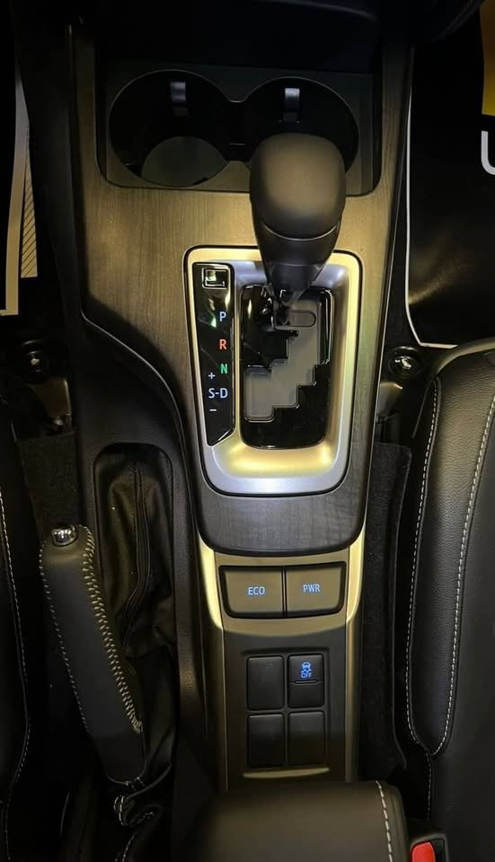 Toyota fortuner sport 4WD 2027 Zero
7 Seats 
4000     V6
4X4
376 نيوتن

-------------------------------------------
نظام الدفع الرباعي مع دبل خفيف وثقيل
(4x4)

-------------------------------------------
شاشة لمس مقاس 8 بوصة تدعم تطبيقات Apple CarPlay و Android Auto

-------------------------------------------

 نظام الفرامل المانعة للانغلاق (ABS)، توزيع إلكتروني للفرامل (EBD)، نظام الثبات الإلكتروني (VSC)، 
وسائد هوائية، وكاميرا خلفية

-------------------------------------------
جنوط 18 انش
شاشه 8 انش
كراسي كهرباء 
مقاعدجلد فاخره مع خاصية التدفئة للمقاعد الأمامية، وتتيح التحكم الكهربائي في مقاعد السائق والراكب الأمامي 

لون ابيض فرش اسود القاهرة, مصر


**إذا كنت صاحب هذا الإعلان وتريد حذفه لأي سبب، رجاءا أرسل رسالة إلى الدعم الفني**
