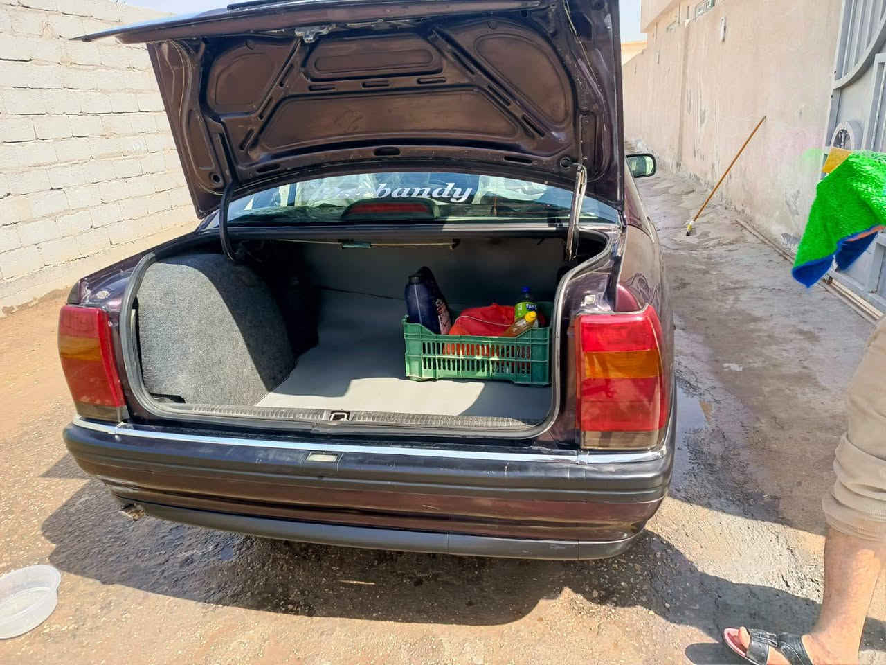 السلام عليكم وبل للبيع موديل 1992 مكينة 20 تخم تاير جديد مصبوقة جمالية سيارة نضيفة خير من الله سعرهة 46 وبيه مجال الاستفسار على رقم ***********
