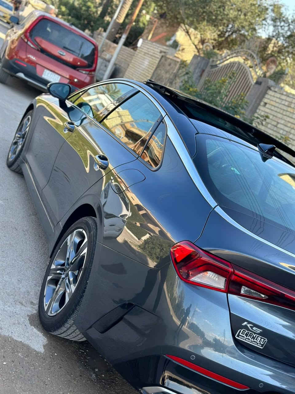 موديل 22  K5
@المواصفات:
1-بصمه
2-تشغيل عن بعد
3-لايت زينون 3 عدسات
4-مقاعد كهرباء
5-مقاعد جلد 
6-قطعتين تبريد
7-شاشه تدعم كار بلي 
8-كامره خلفيه 
‏9-AUTO HOLD
10-اربع وضعيات قيادة كروز قفل سرعه تحكم جهتين 
11-توقف ذاتية
12-إشارة بالمرايه
13-اشارات تحذير  
14-ويل قياس 18
15-محرك 1.6 تيربو
16-بنوراما طكتين 

//وباقي هواي مواصفات 
((حادث السيارة مبدل جاملغ + باب سائق ولبنيد بي ضرر بسيط اتعدل ))
السعر 150$ وبيها مجال للشراي 
 
الاتصال ع الرقم *********** واتساب موجود 📲 
مكان السياره بغداد الدورة
