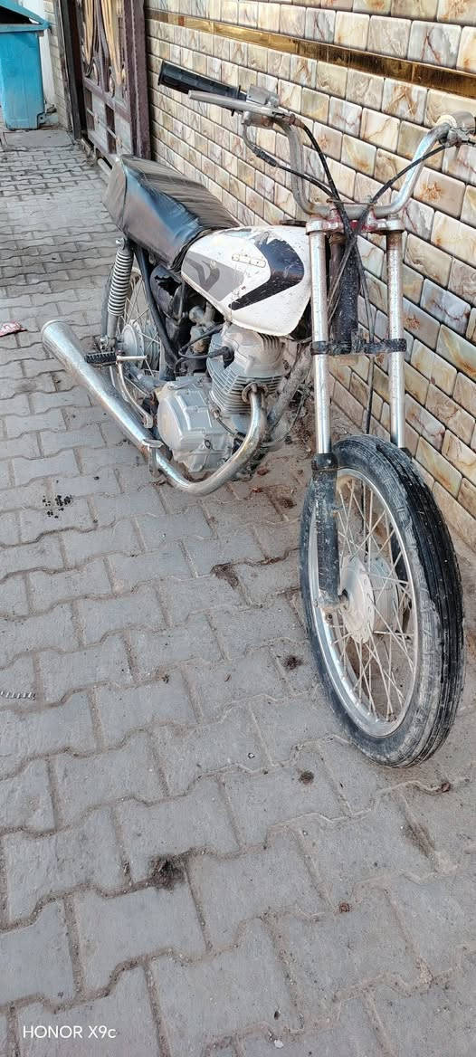 السلام عليكم دراجه اربعه كير للبيع ب٢٠٠ وبيهه مجال دراجه مكينه جديده ***********
