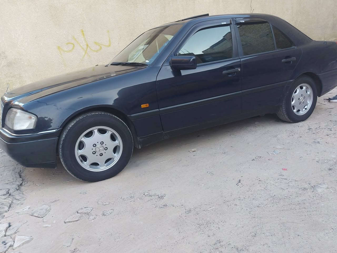 مارسيدس سي ١٩٩٥ اربعه سلندر بلاد بسمي بيه كصه قماره دخول جديد مكاني بغداد شعب رايد مراوس حسب القناعه اعتذر من البيع ***********
