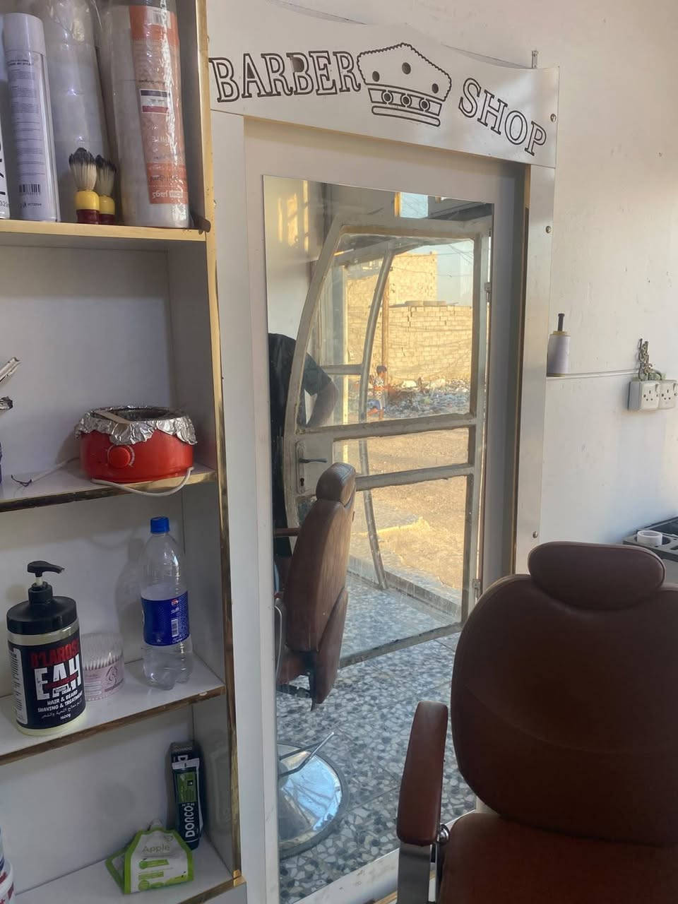 السلام عليكم
غراض حلاقه للبيع محل كامل فاترينات مرايه عدد2 فاترينا غراض عدد 1
كراسي حلاقه نضافه 95٪ ستعمال شهرين
عربانه غراض نضيفة عدد 2

سعر الكرسي الواحد 250
الفاترينات 150
العرباين 70
مكان بغداد
تواصل واتساب ***********
