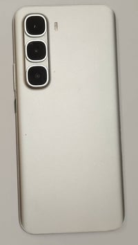 شاشة ٦٫٧٨ بوصة • ١٤٤ هرتز • Helio G200