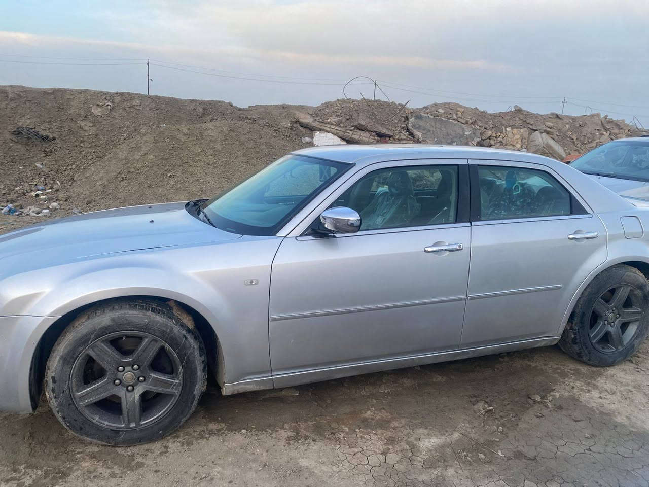 الكلايسر. 2009 فول مواصفات
فتحه 
كشنات جلد كهرباي  هيترات بل كشن 

خزن ميموري 2 

تحكم سترين 

مثبت سرعه 

عداد 260 بلاد 

محرك 3500 كفاله 

تخم تاير جديد ويل كب 

شاشا قلاب 

ماشيه 120 حقيقي  

سياره طك كارتون شرط ترايك زيرو 

السعر 53 بيها مجال قليل 
***********
