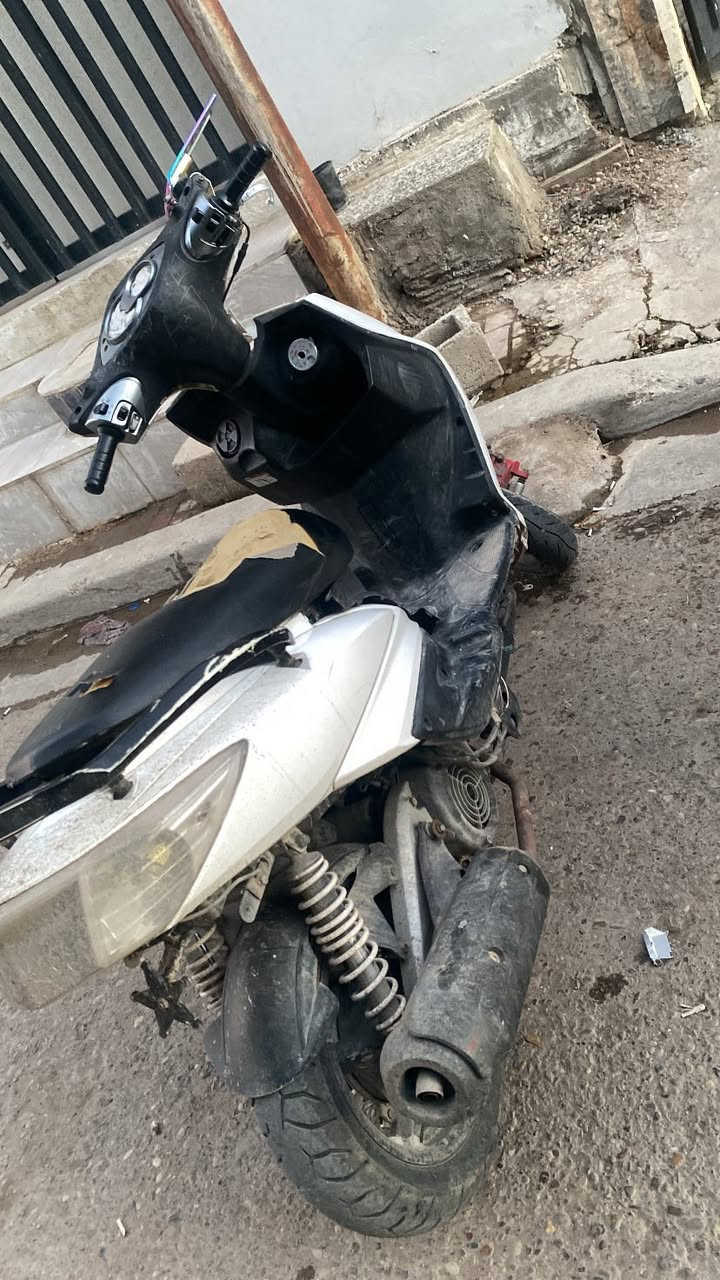 سلام وعليكم سكنس فحل  شديتلهه محرك جديد مايقارب قبل شهر الدراجه ناعمه وحلوه يحتاجلهه بس ترايش صفحتين وكلج خلفي الدراجه  خير من الله ترايهه وين ميعجبك ٥٠٠وبيهه مجال بسيط &ملاحضه مراوس عادي


**إذا كنت صاحب هذا الإعلان وتريد حذفه لأي سبب، رجاءا أرسل رسالة إلى الدعم الفني**