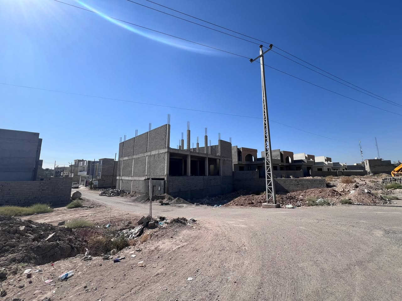 السلام عليكم قطعة ارض للبيع
قرب جامعة بلاد الرافدين القديمة
 قريبة على الشارع العام طابو زراعي سند 25 
مساحتها 100 متر مربع 10x10
المنطقة مشيدة بالكامل ومخدومة ومبلطة
للاستفسار / ***********
