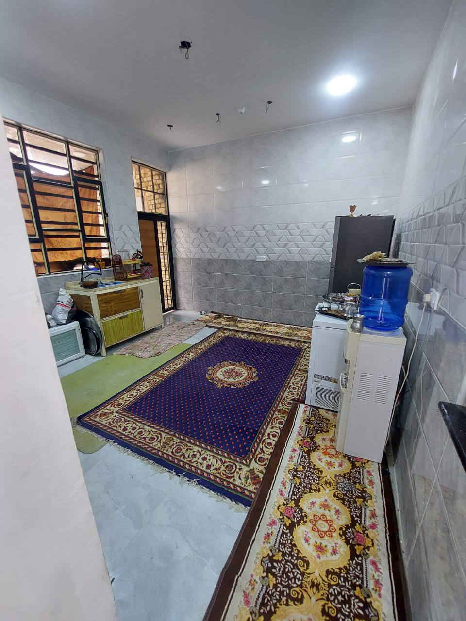 دار سكن للبيع ٢٠٠م طابو زراعي كوت حي الحكيم نزلت الوائلية غرفتين نوم وصالة ومطبخ واستقبال قريب على الشارع الصب قرب المدرسه نقص بية ستارة البيتونة صب مرقم من قبل البلديةالسعر٦٣ وقابل للتفاوض للإستفسار الاتصال على *********** أو مراجعة مكتب دلالية الروان
