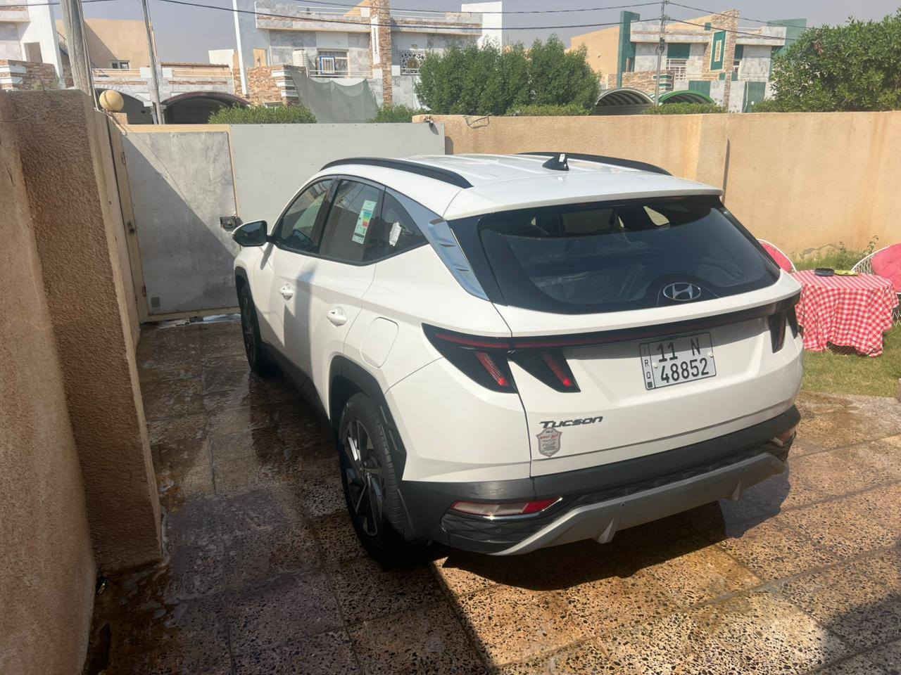 توسان 24خليجي محرك 2000 دوش فول ماعدا البانوراما بصمه تشغيل عن بعد حساس امامي خلفي لد امامي خلفي كراسي 2كهرباء هاندبريك بصمه اوتو هولد مانع انزلاق وانحدار اشايرومري شفط بردات ب ابواب شحن واير ليس مود درايف تحكمات شاشه وكامره زنون  الخ 
ماشيه 17  كفاله عااااامه حت الدعاميه 
السعر 228 وبيه مجال 
للاستفسار ***********
