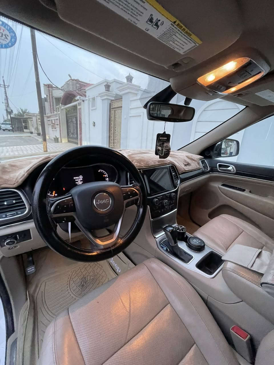 سلام عليكم جيب كراند شيروك وارد امريكي لمتد فول مواصفات كلين مكفوله من اي ضربه وصبغ
موديل 2019 رقم سليمانيه باسمي 
ماشيه 70 الف سياره جديده 
العنوان الانبار الفلوجه 
***********
***********
السعر 265
