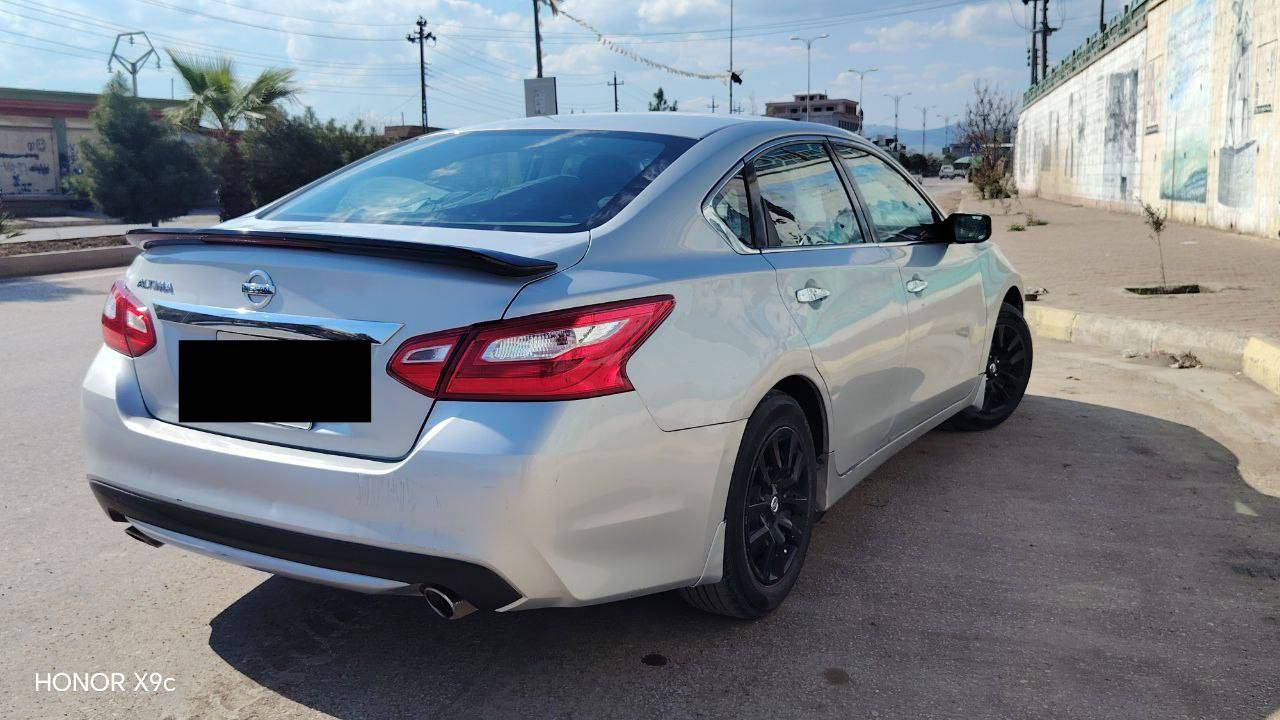 نیسان ئەڵتیما مۆدێل 2016 مواصفات s ئەمریکی
تەنها یەک چملغ بۆیاخی امریکایە بێ ناوگرتن
سەیارەکە بەخاوێنی ماوەتەوە تەنهه132هەزار ڕۆشتووە و بەصمەیە
شاشە زینون و کامێرای دواوەی هەیە 
نرخ 115$معاملە
کشن سایق کارەبایی
بەشەرتی گێڕومەکینەو بێ تەقەوڕەقە
کەمێک نەرمە تەرزەی هەیە
سەنەوی بەسەرچووە

ژمارەی پەیوەندی *********** السليمانية, العراق
