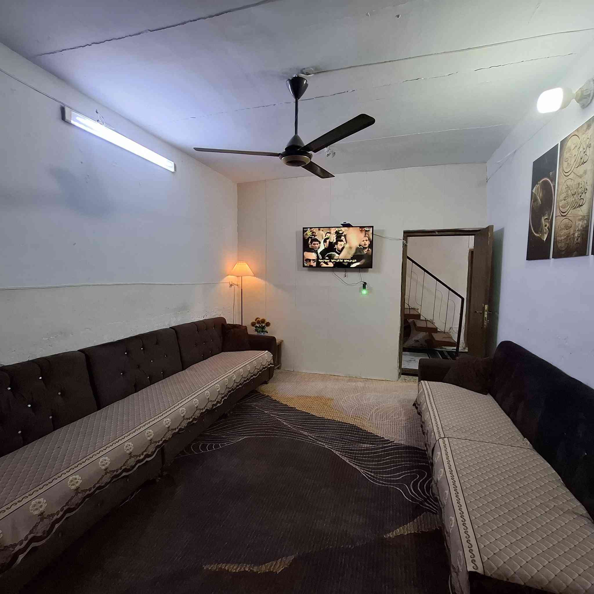 بيت للبيع ٢٠٠ متر 
طابق واحد بناء قديم (عكادة )
الموقع  الحسينية محلة ٢٠٩ قرب السوق الكبير ( الفرع الصغير مقابل البانزين خانة ) 
للإستفسار الاتصال او المراسلة ع الواتساب  على الرقم  ***********
