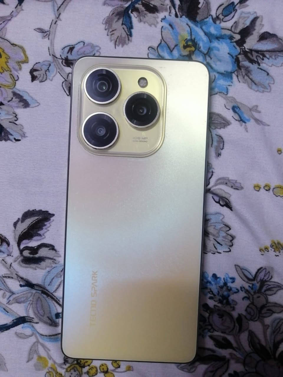 جهاز للبيع جديد بس سواد قطره بالشاشه سعره 120 مكاني مدينه الصدر ***********
