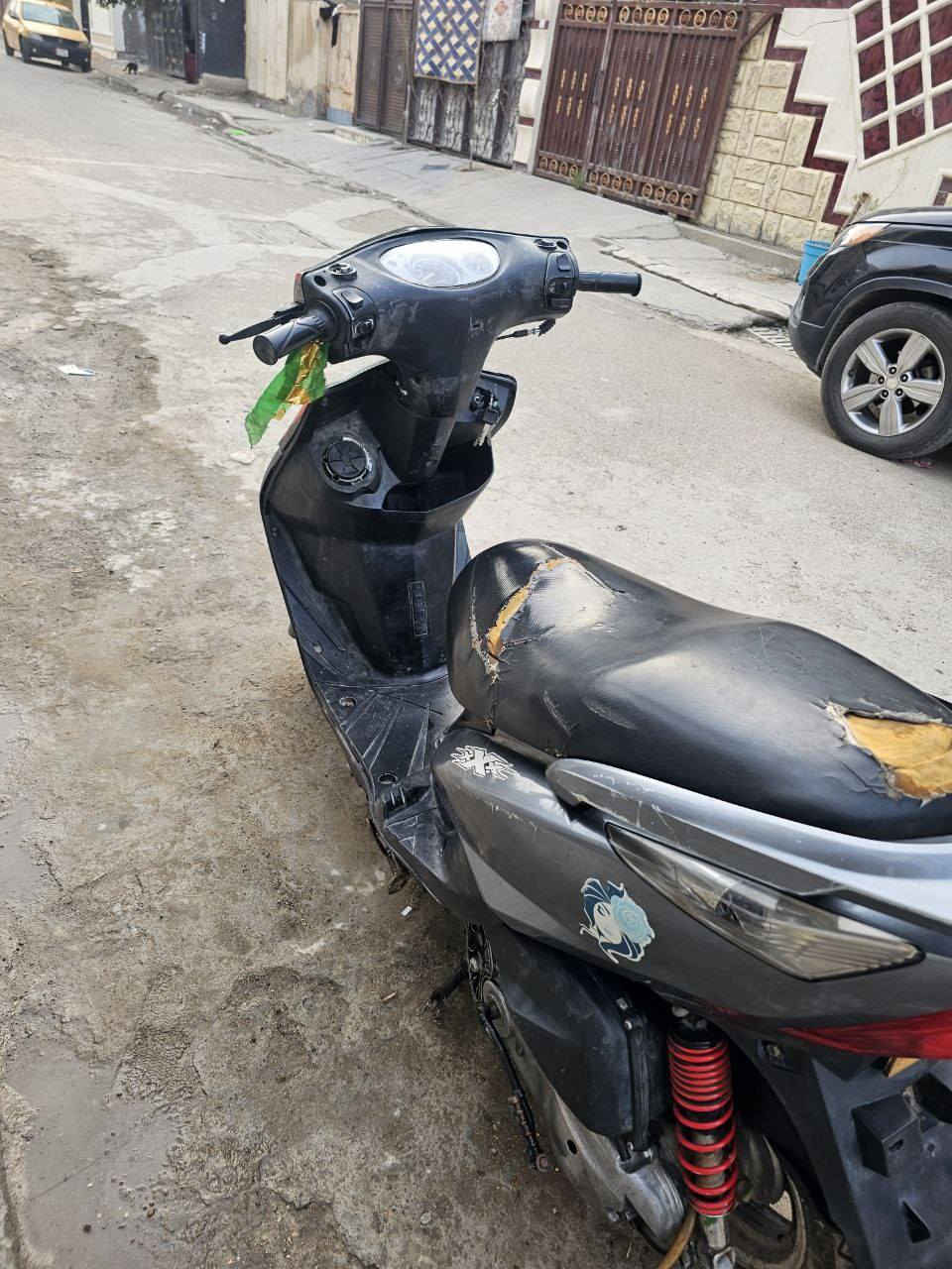 دراجه ماكس ثعلب 140
دراجه جبتها قبل شهرين على كد دوام كلية غراضها جديدة باتري جديد تايرات جدد 
الدراجه كهربائياتهة كلهة مضبوطه وشغاله من حيث الاشاير والشحن 
نقوصاتهة بس كيج السرعه ميشتغل وفج البريك الامامي خربطة بالكابريتر محتاجله فقط تنظيف
سبب البيعة احتاجيت قسط للدوام واضطريت ابيعهة 
مكاني بغداد- بياع -تقاطع درويش معالف 
الرقم ***********
متواجد خاص لليحب يستفسر عليهة بعد
