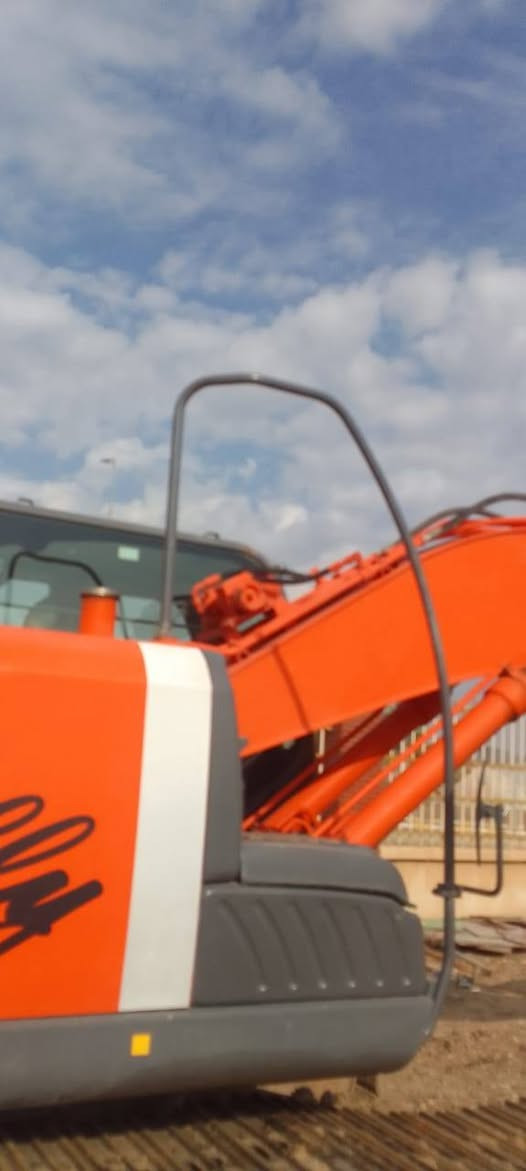 حفاره زت ثري موديل ١٤ منفيس مشتغله ٦ آلاف زنجيل ٧٠ مكفولة من كل شي الشراي يتصل ***********
