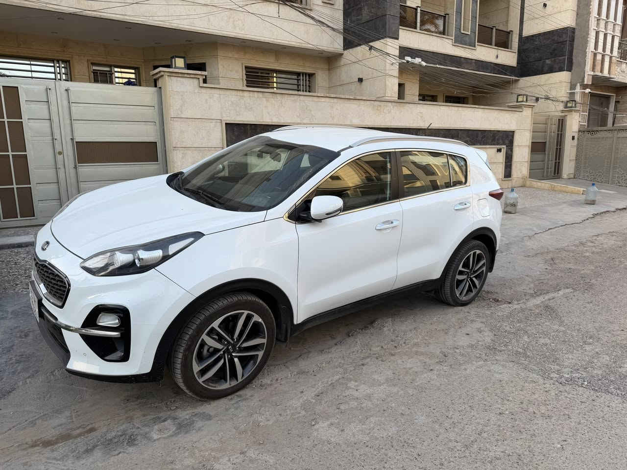 السلام عليكم كيا سبورتج 2019 مواصفات بيسك الشركة الدولية شادلها شاشة اصليه وكامرا ماشيه 58 الف حقيقي السياره نضيفه جداً ومدوشمه الكشنات تخم تاير مكفولة من الصبغ والرصعات ومن كلشي ماعدا بارد كد اصبع بلداير مال الجاملغ الخلفي جهة الصدر سنويه وارقام جديده بأسمي تحويل ثاني يوم مكاني بغداد شارع فلسطين السعر 198 ورقه وبيها مجال بسيط للشراي للاتصال والاستفسار ***********
