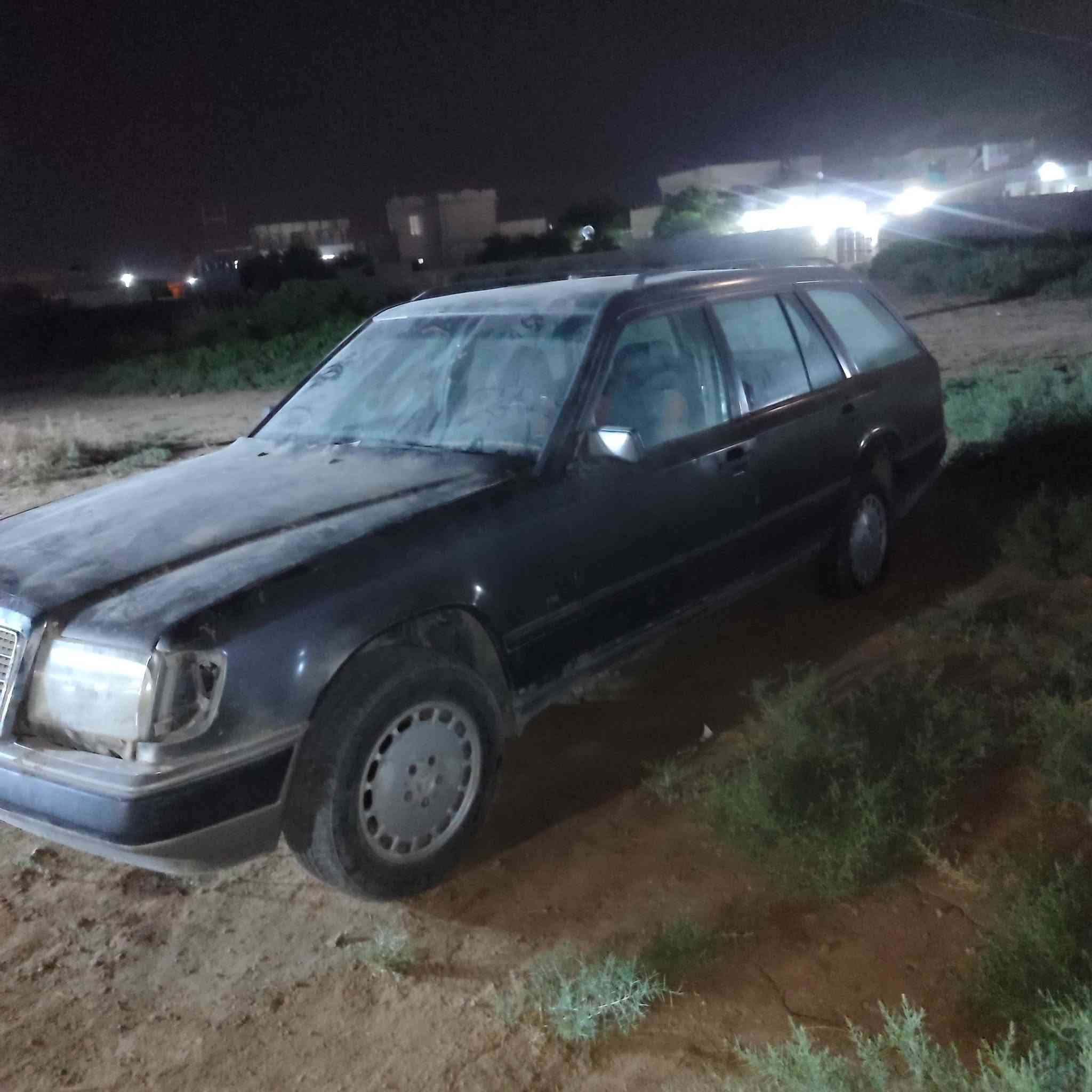 السلام عليكم مارسدس دب ابيع هيج بدون محرگ وگير گشرها نضيف غرفتها حلوه بدون ارقام على وضعها السعر 600 وبيها اتصل ودلل ***********

