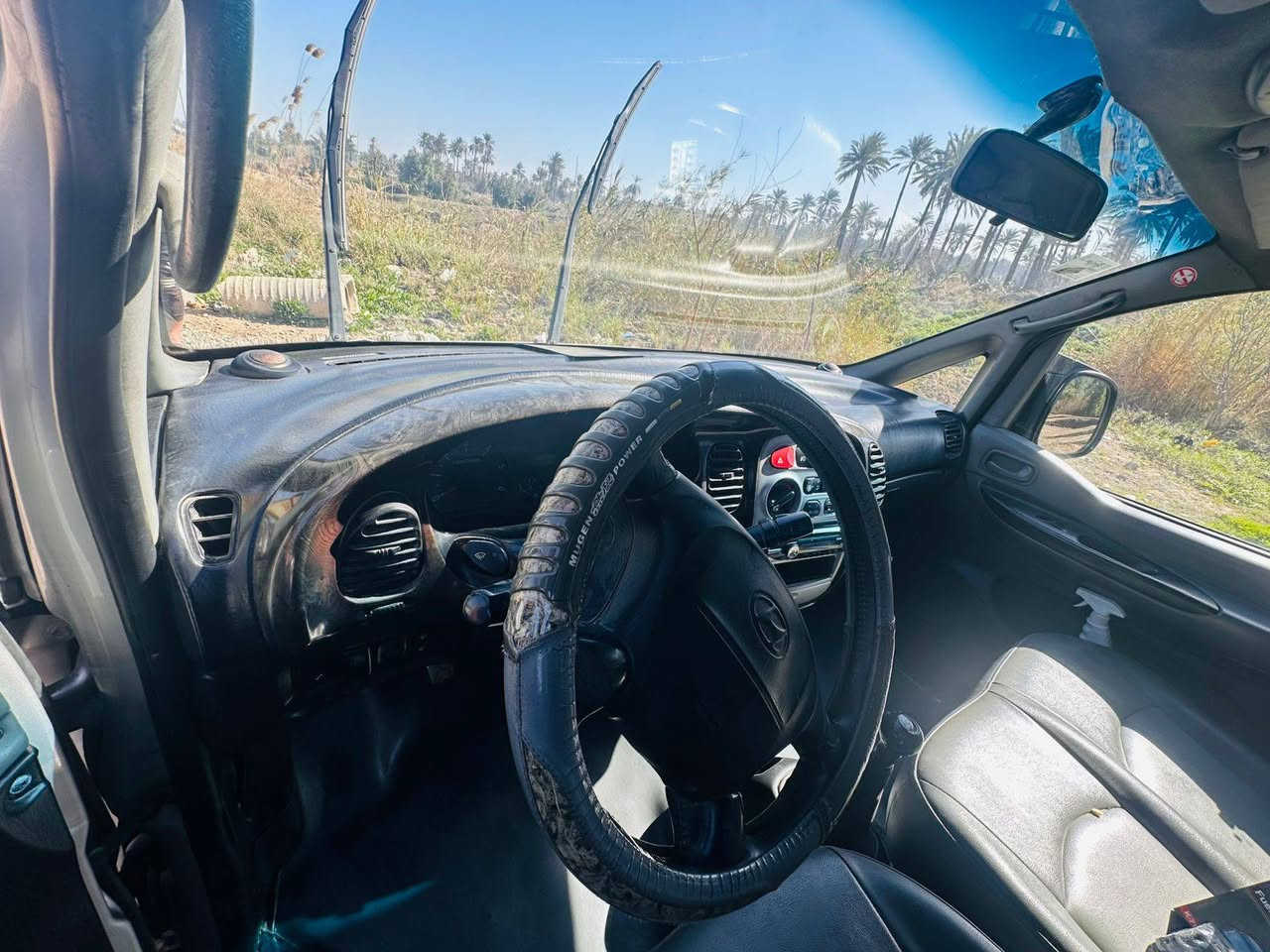 ستاركس ٢٠٠٧سلفر بلادية لاضربه ولاصبغ صبغ فقط الهلالات الخلفية رقم أجرة قادسية السيارة موجودة في بعقوبة محرك كير اكسل خير من الله الكير عادي ٨٨
***********
