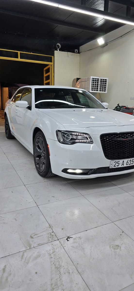 السلام عليكم 
للبيع او مراوس بأقل 
اوباما C300
فئة الS البلاك 
موديل 2021
السيارة كلين تايتل 
كفالة عامة 
بيها دحجة صغيرة بدوسة  وشخط صغير بلركن مال باب سايق
وارد كندي
فول مواصفات عدا دمام
بلنسبة للمواصفات معروفة للجناية 
مايحتاج اذكرهن شوفهن بلصور
ماشية 80 mi
السيارة حيل حلوة وجديدة
مابيها مصرف 
كير مكينة كفالة 
حدادية تخم تاير جديد
مسويلها ادامة 
السيارة بسمي سنوية جديدة 
مكانها الديوانيه 
السعر 325
للاستفسار 
***********
***********
