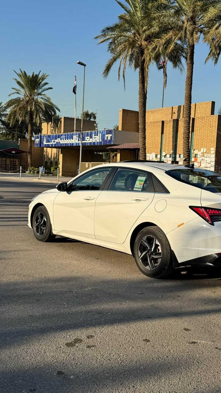 🚘 للبيع النترا 2023 خليجي 🚘
🔹 اللون: أبيض
🔹 المحرك: 2000cc
🔹 وارد خليجي
🔹 كير AT المرغوب
🔹 الممشى: 80 ألف
✨ فول مواصفات: 
✔️ فتحة سقف 2 طكه
✔️ بصمة وتشغيل عن بعد
✔️ حساسات أمامية وخلفية
✔️ نظام ترحيب
✔️ مرايا شفط
✔️ شاشة أصلية تدعم Apple CarPlay و Android Auto
✔️ 3 وضعيات قيادة (Eco / Normal / Sport)
✔️ نظام ABS
✔️ تبريد ثلاجة قطعتين
📌 السيارة بانزين محسن بالكامل
📌 الدهن كله أصلي
📌 باتري جديد
📌 مكفولة محرك وگير
🔧 الملاحظات:
باب خلف السايق صبغ
الجاملخ الخلفي عكس السايق صبغ
بارد بلبنيد شوية
رصعات خفيفة بالدواسة
بيها دواسة بسيطة تحت باب السايق 
💰 المطلوب: 165 وفيها مجال للشراي
📍 المكان: بغداد - حي الجهاد / حي الحسين
📞 *********** بغداد, العراق
