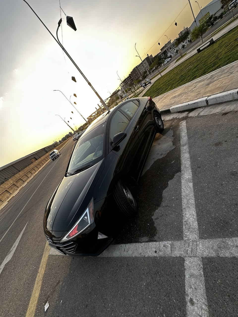 السلام عليكم 
هيونداي النترا 2019 اللون اسود 
وارد امريكي السياره مكفوله ليبل واحد مابيها لاصبغ ولاحادث داخله تقرير غرق وتعمل وتسير ومابيها اي نسبه غرق 
بيها بس بارد هنا بلعراق 
مكينه 2000  دوش المرغوبه 
كير AT 
فول مواصفات
فتحه
نقطع عمياء 
تحديد مسار 
قياده ذاتيه 
كشنات تدفئة 
ثلاثه انضمه قياده 
المكينه الكير التبريد الحداديه كله تمام ومكفول السياره اي نقص مابيها قبل سبوع شديت الها طخم تايرات جدد 
راديتر جديد وكاله مع ماء راديتر تحضيرات الصيف 
ادامه كامله للمكينه يم حسين الساعدي 
رقم انكليزي بأسمي وهزه جديده 
السياره كامله مكمله واقتصاديه بشكل 
5NPD84LEXKH452464 رقم الشاصي 
العنوان البصره كازينو لبنان 
***********
السعر 135 وبيها مجال نشالله
