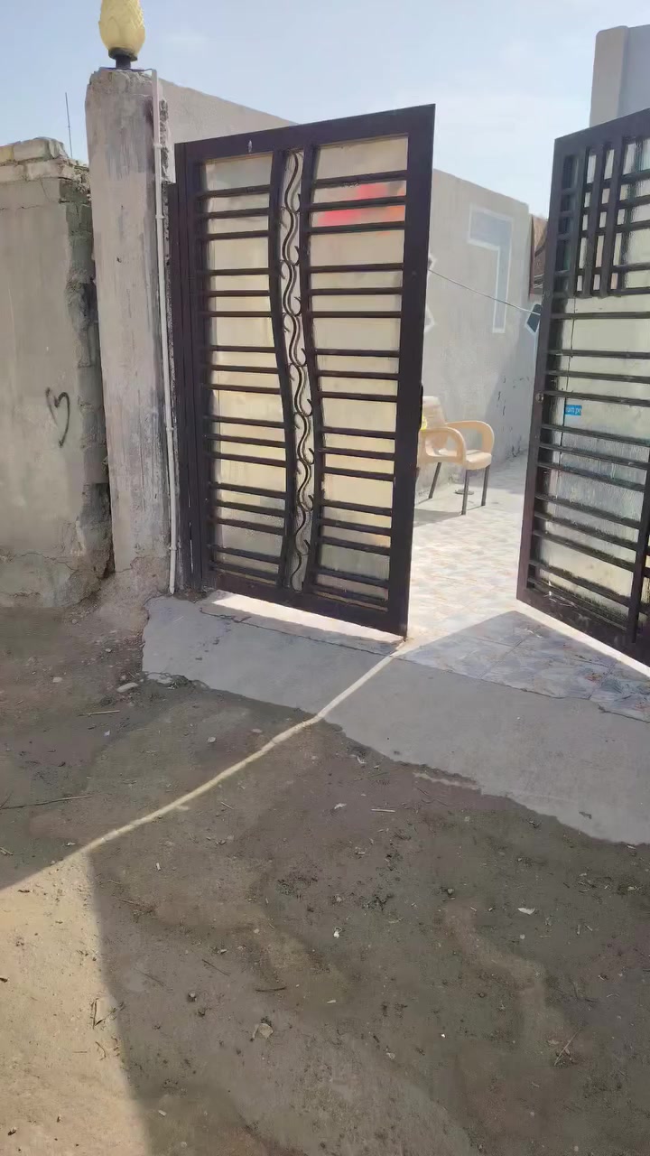 سلام عليكم
عدي بيت للبيع مساحته 200متر اصلاح  زراعي جدن جدن نضيف بناء بلوك كهربائيّ عرضاشارع 8متر سنة البناء بل21عنواني الحمزه الغربي حي العسكري شارع الوطاني مجاور حيدر ضلال ابو زينب المختار بسعر مناسب بيع مستعجل
اشراي يتصل***********
