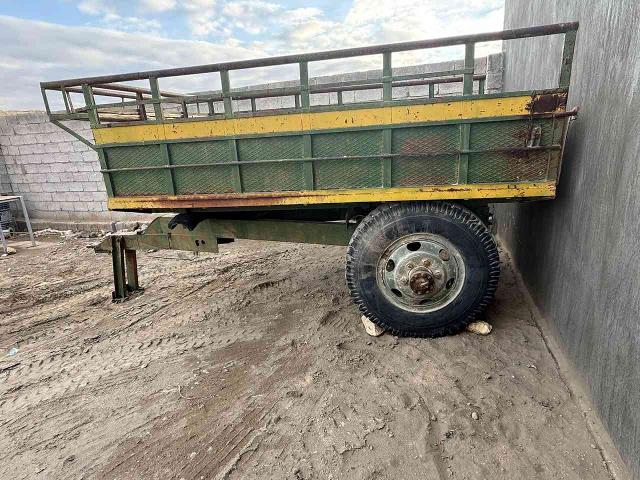 السلام عليكم ورحمة الله وبركاته مكلف بالنشر للبيع بالنقد او الآجل
متوفر تركتر فيات موديل ٨٣ 
جاهز للعمل بدون نقص مع معدات زراعية كاملة
فدان شركة اصلي إيطالي 
خرماشة تركية ١١ سن 
عربانة عمل درجة أولى 
هولدر مبيد تركي 
ناثرة سماد تركي 
معدلاني 
ديچر 
مرازة 
للبيع بالنقد او الآجل حسب الاتفاق للاستفسار اكثر الاتصال بالرقم 
***********
