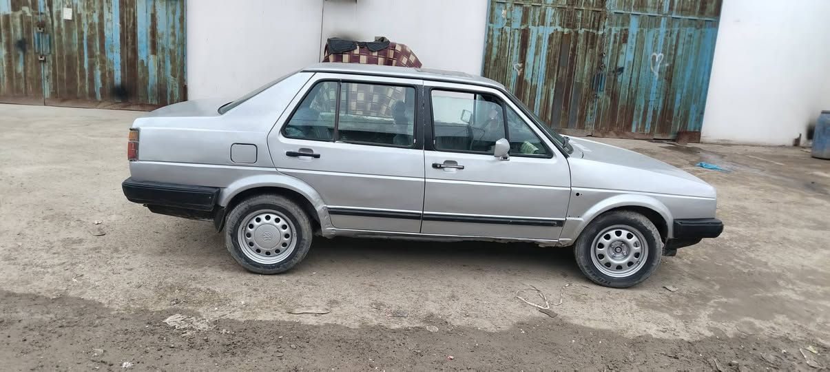 سلام عليكم جيتا موديل 87 سنويه عظم  رقم دولي  سعر 30 ورقه وبيها مجال رقم *********** رقم ***********
